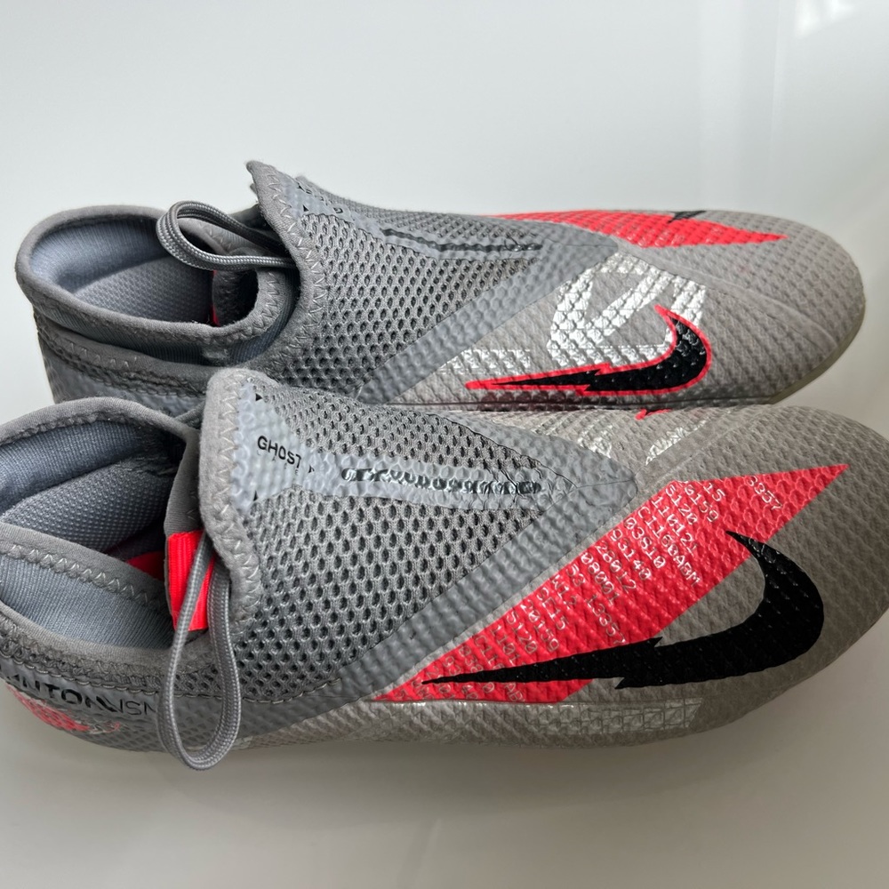 Nike Phantom Vision VSN 2 Elite DF F Soccer Cleats Football
CD4161-906 Size 4.5 - Picture 5 of 8